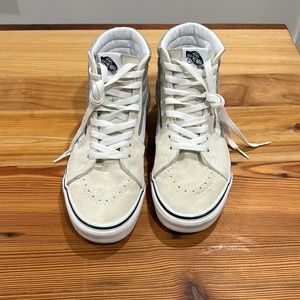 Vans high top shoes. Very good used condition. Women’s size 8 or Men’s size 6.5